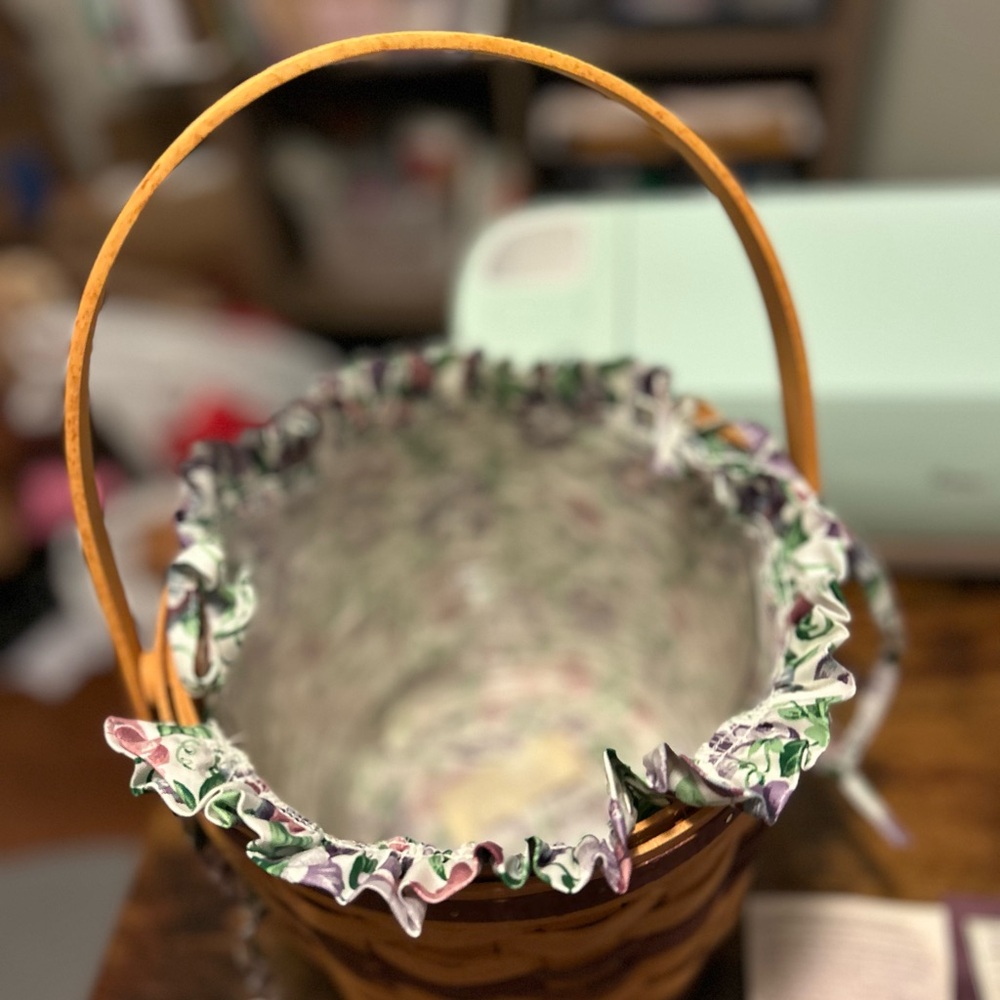Longaberger 1996 May Series Sweet Pea Basket with Floral Liner - Picture 3 of 8